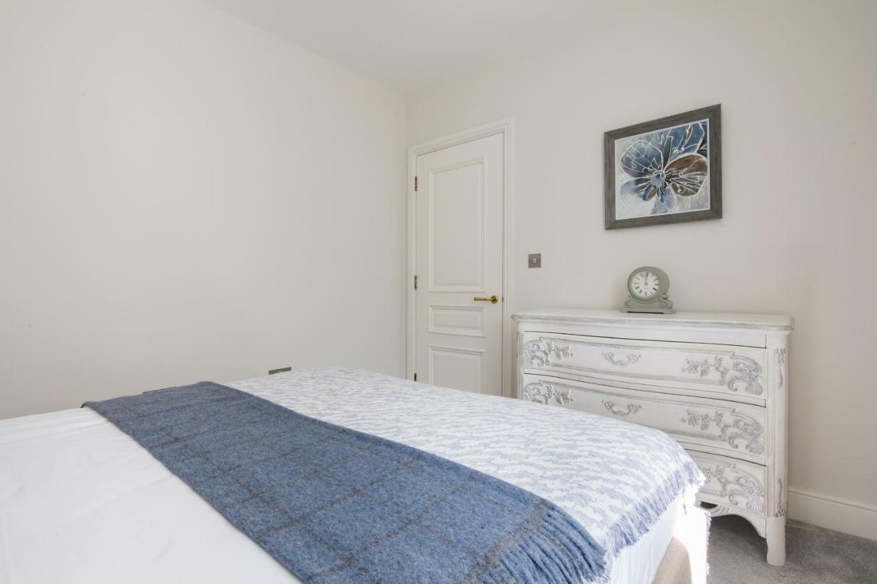 Apartment Rainsford Mews London