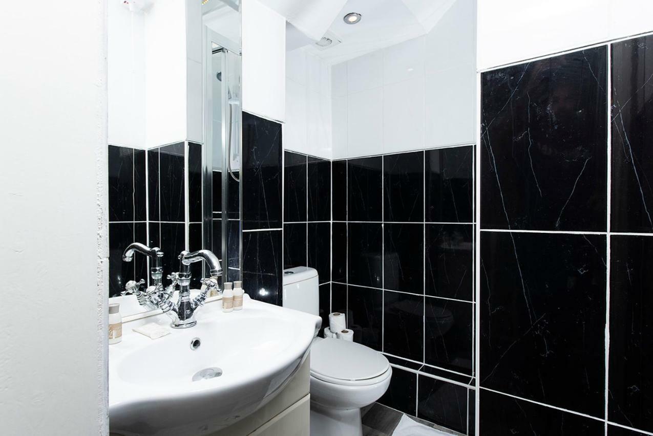 Soho Garden Apartment *
