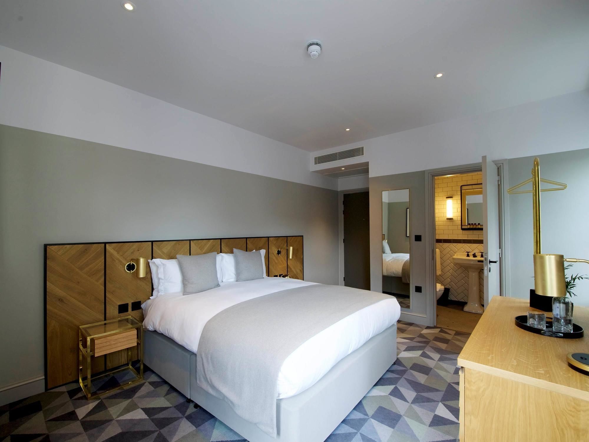 Victory House Leicester Square Hotel 4*