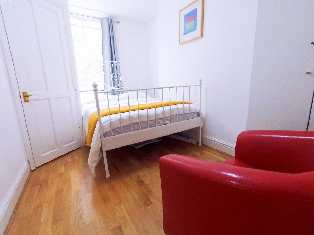 Orchid 2 At Baker Street Apartment *