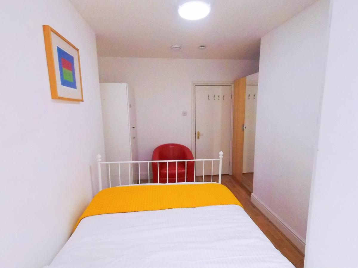 Orchid 2 At Baker Street Apartment *