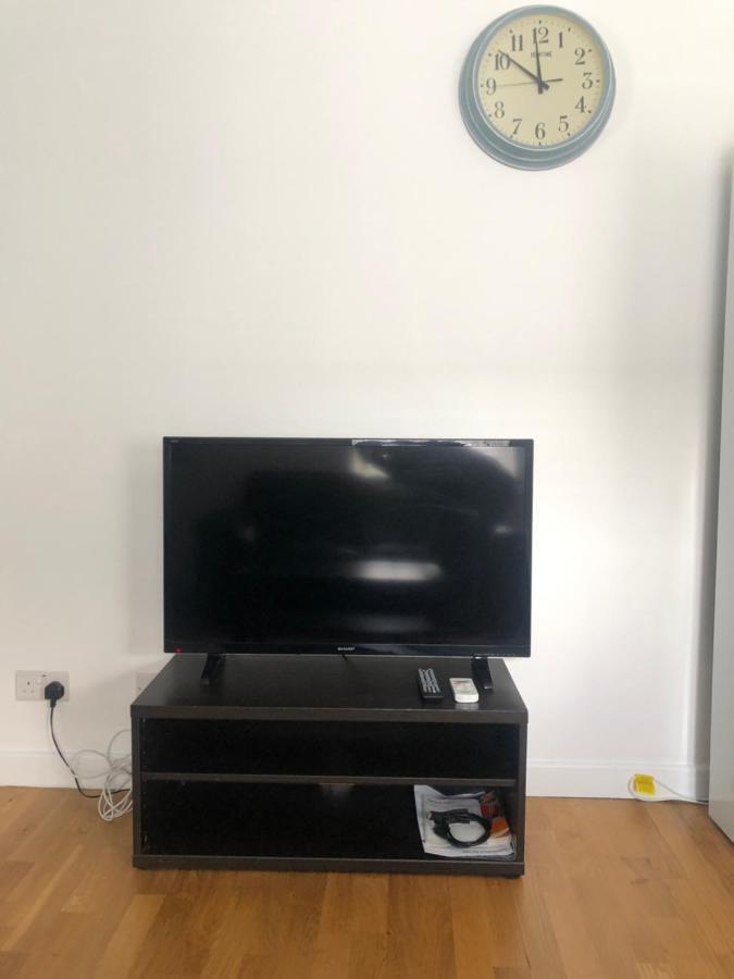 Modern In Trendy Dalston Apartment *