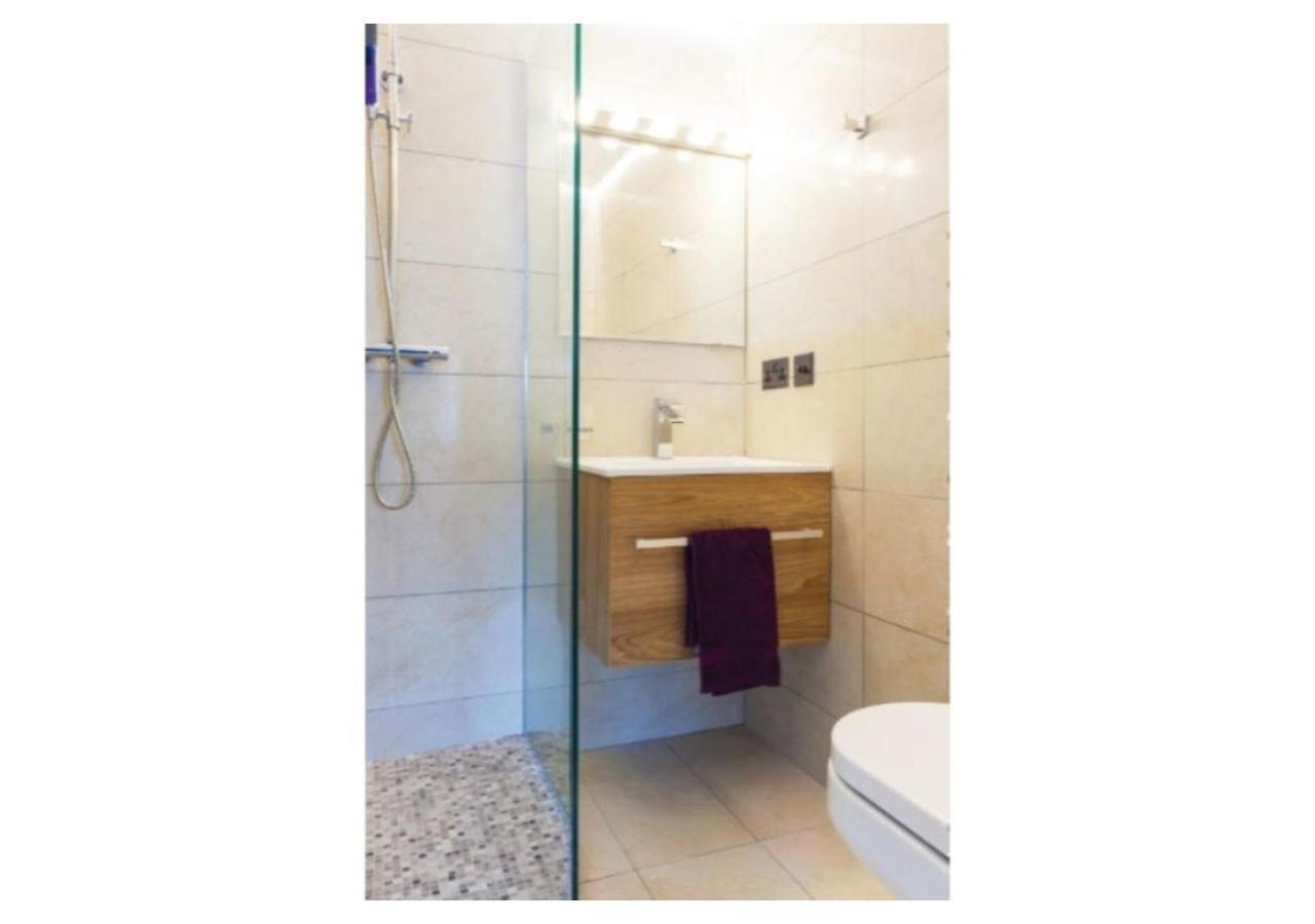 York Shell Studio Apartment *