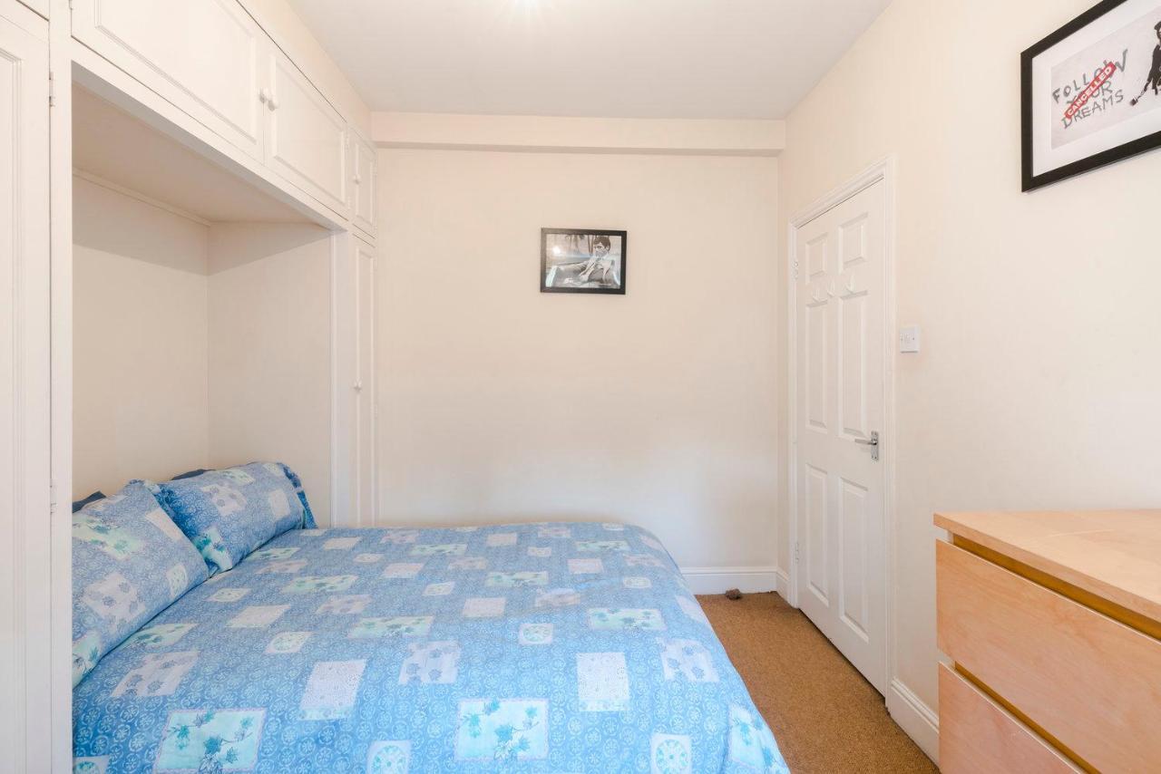 2 Bedroom Modern On Historic Marylebone Lane Apartment