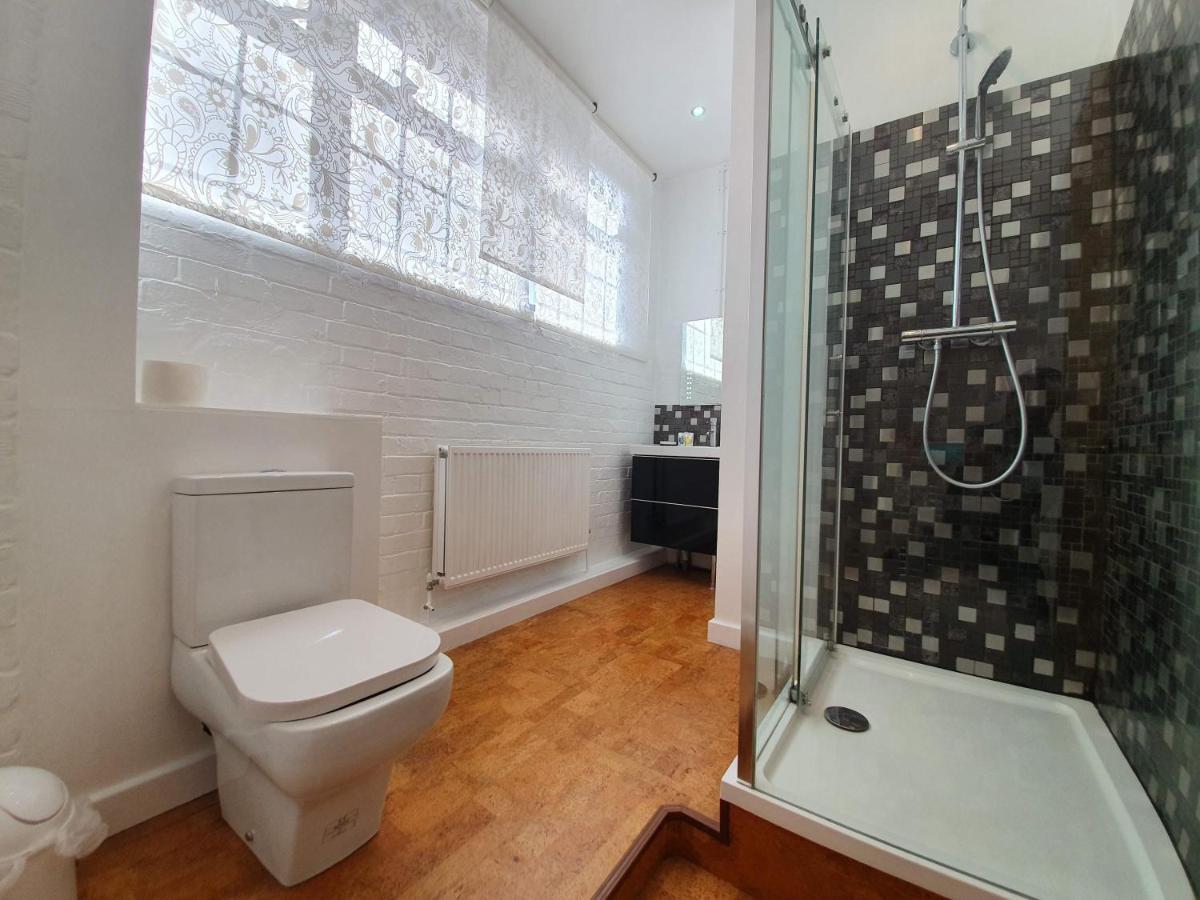 Destination 2 Three Apartment London