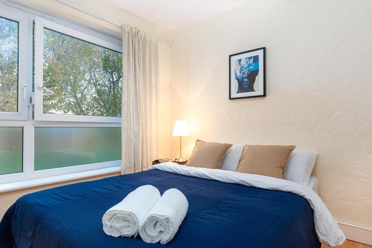 Homestay Patrick Connolly Gardens London