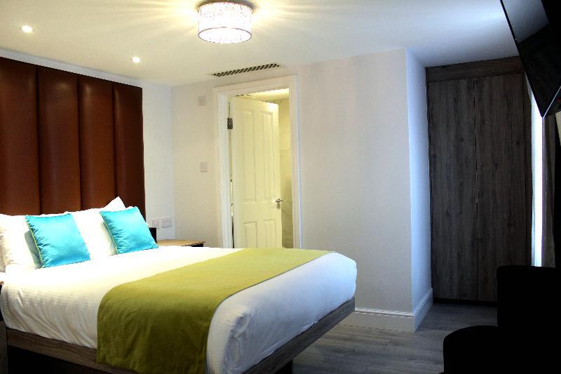 1 Craven Hill Gardens Aparthotel