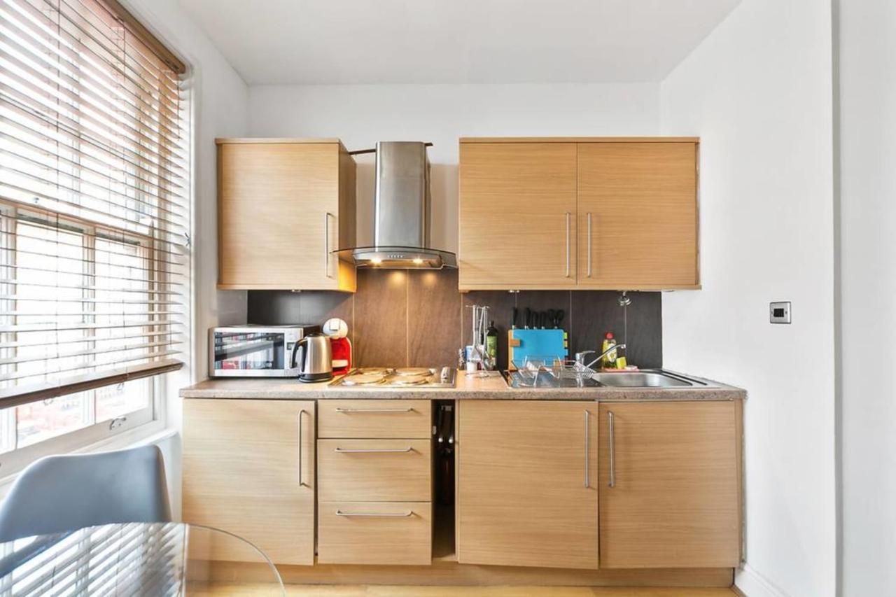 Chic & Contemporary 2 Bed Flat Sleeps 6 In Soho Apartment London