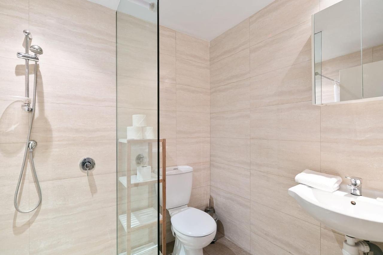 Chic & Contemporary 2 Bed Flat Sleeps 6 In Soho *