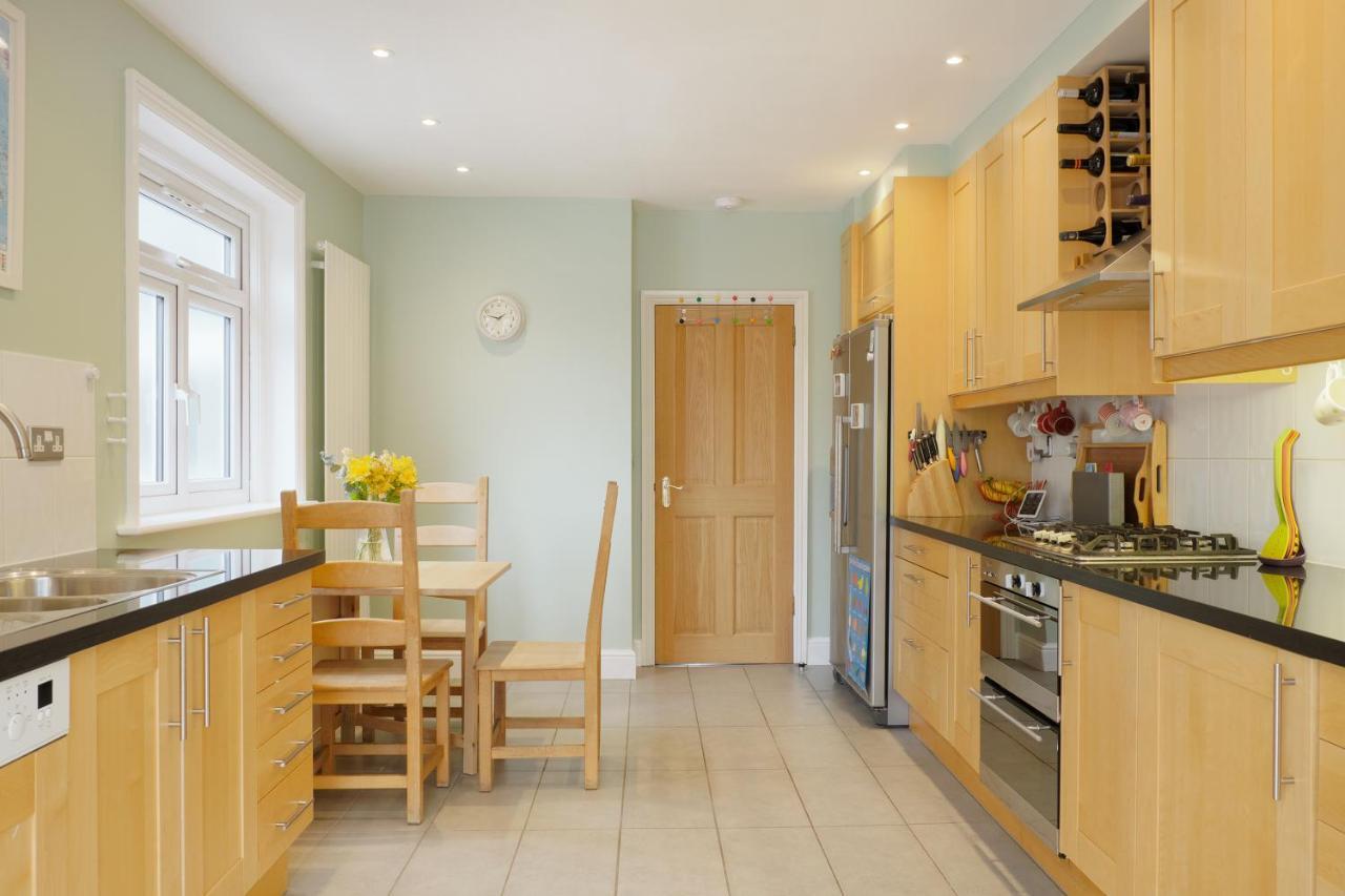 Veeve - Silverthorne Road * London