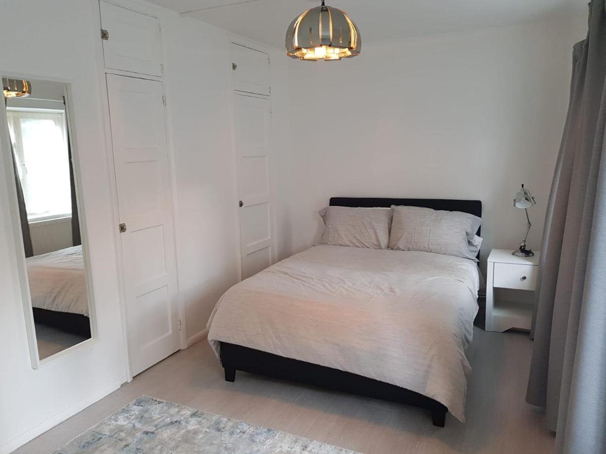 Finchley Road Apartment *
