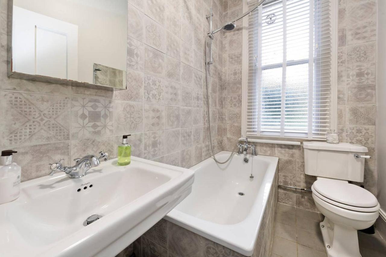 Gorgeous 3-bed Garden Flat Beside Battersea Park London