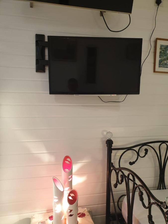 Private Extension With Bathroom And Kitchen Apartment *