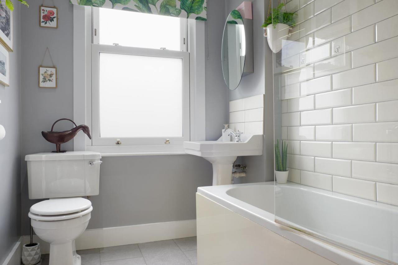 Veeve - Silverthorne Road * London
