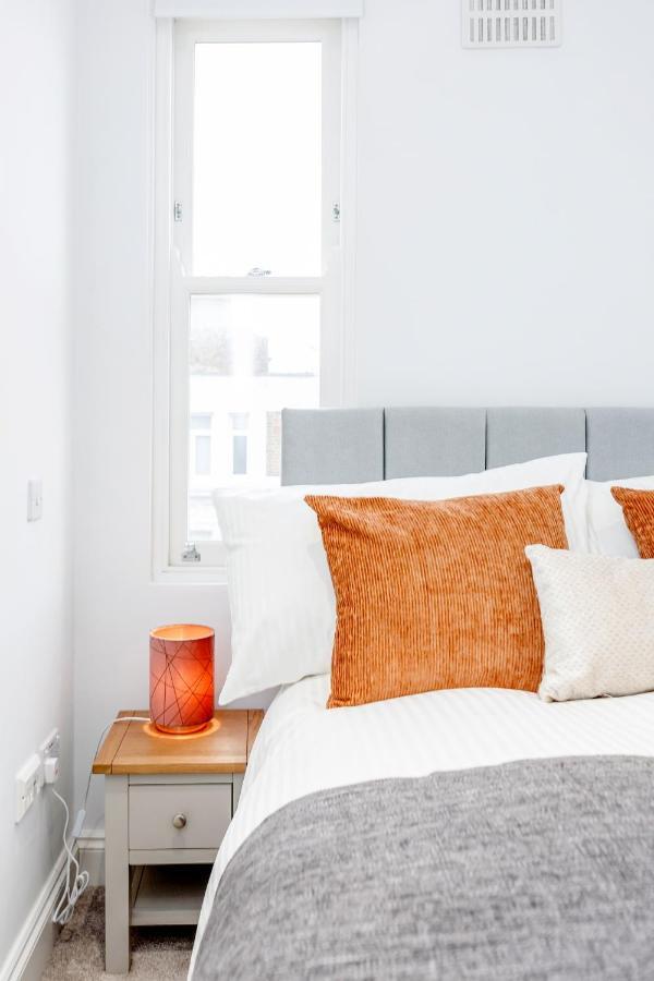 Bright & Modern 2-bed Notting Hill *