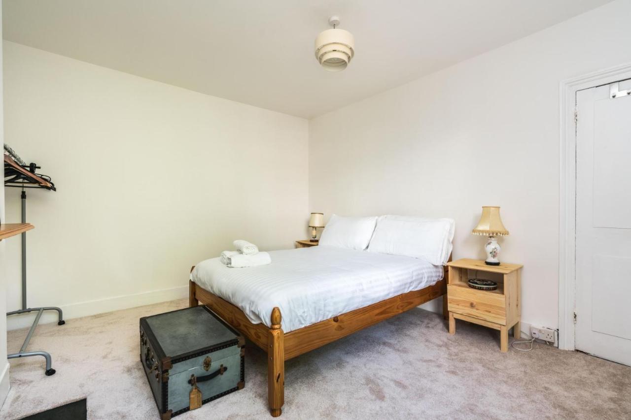 New Amazing 1 Bedroom Flat In Trendy Highbury * Londen