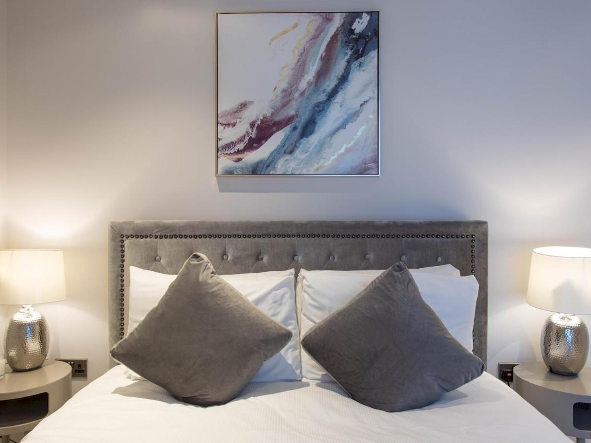 Battersea 2bed With A Balcony Apartment *