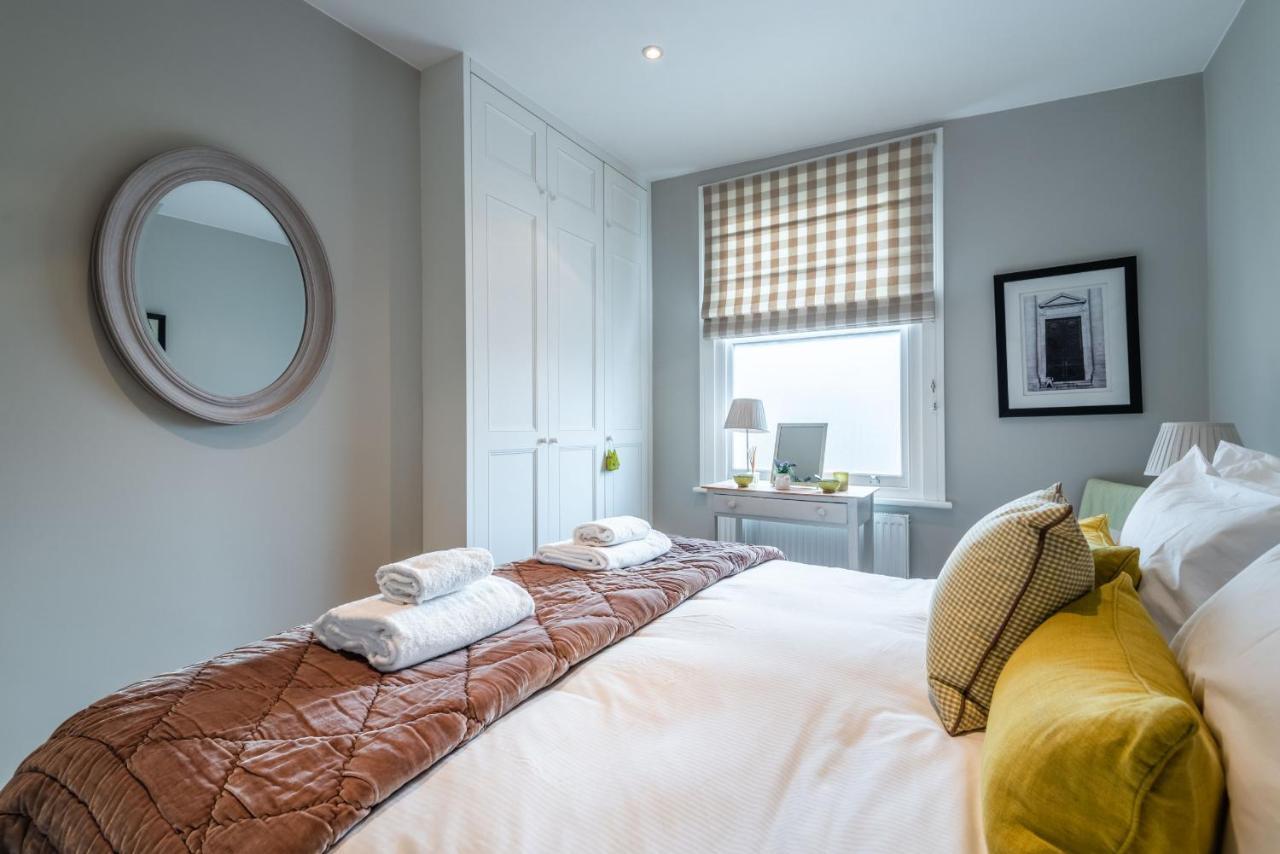 Bright Family Close To Wandsworth Common * London