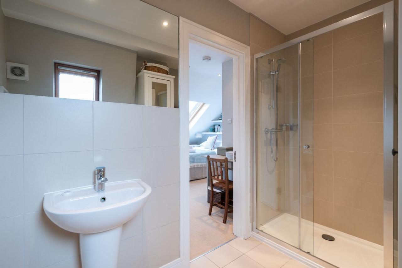 Bright Family Close To Wandsworth Common Apartment