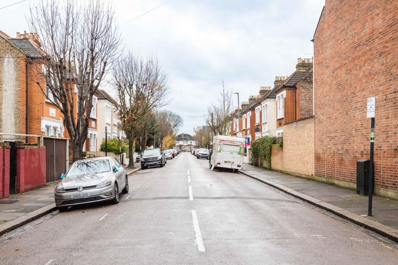 Bright Family Close To Wandsworth Common * London
