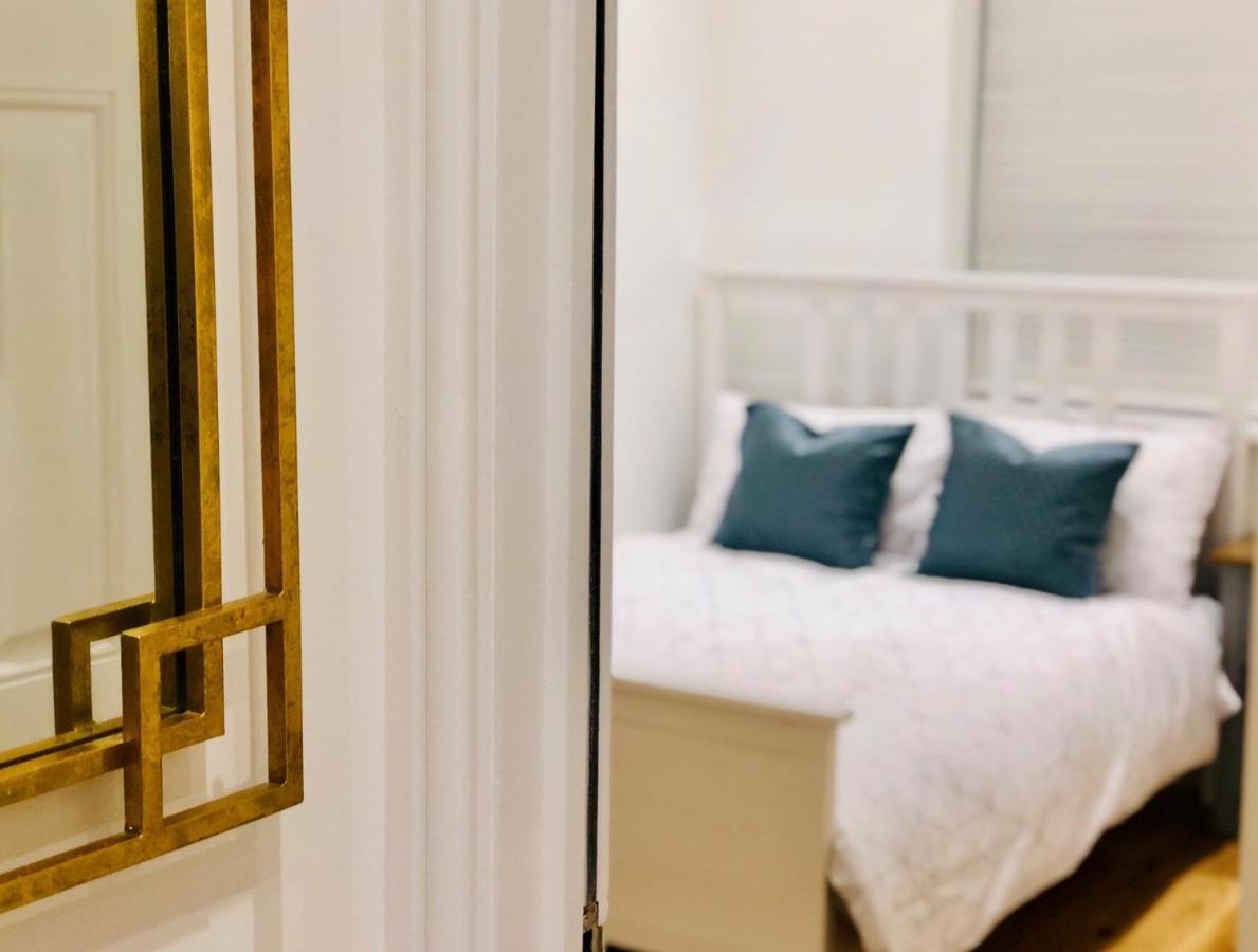 Stylish 2 Bed Apartment-zone 2 - 10 Minutes To The Heart Of London- Sleeps Up 8 Appartement Londen
