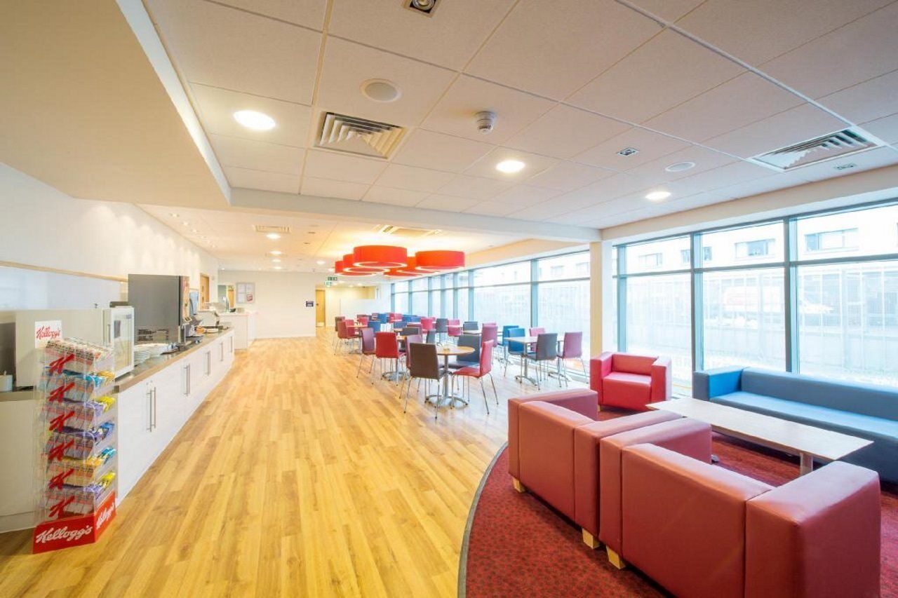 Hotel Travelodge London High Road 3*