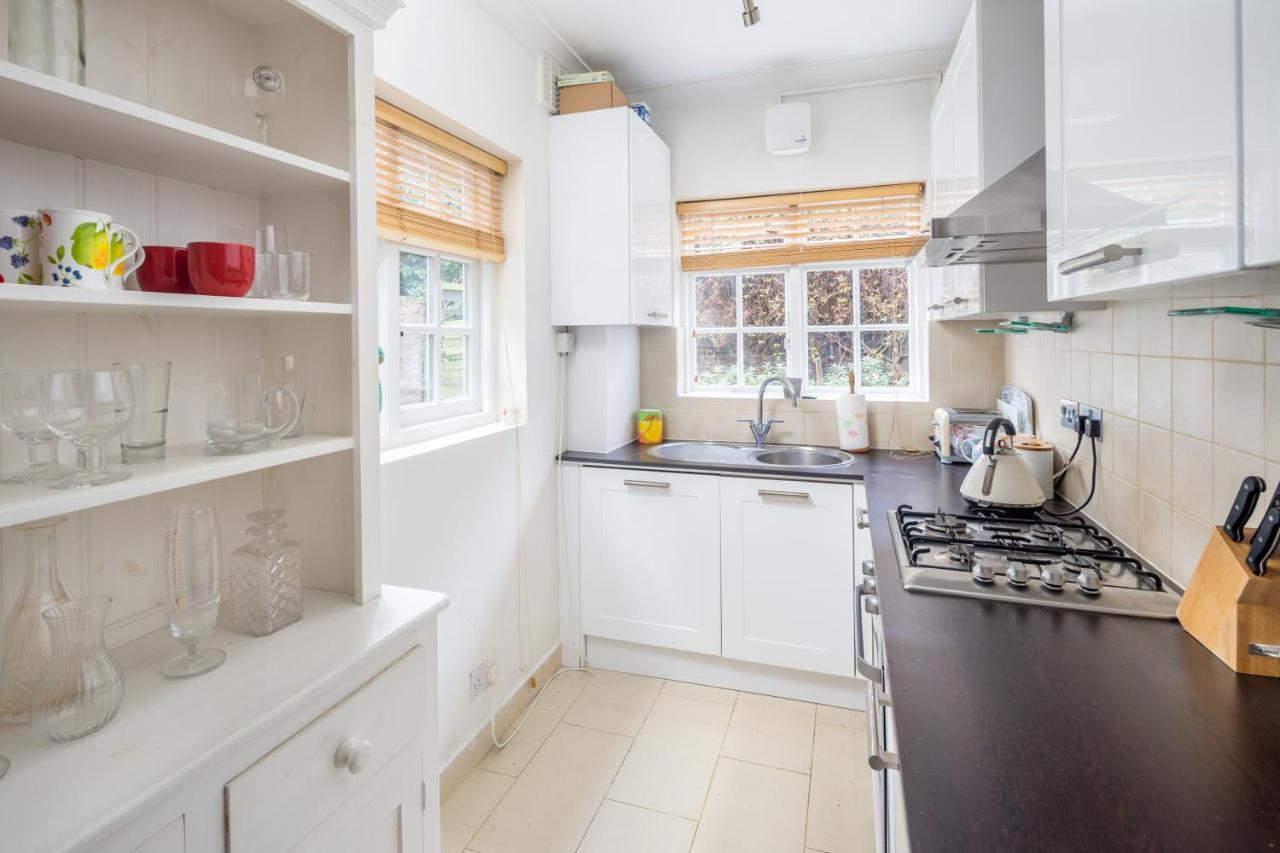 Charming 2br Flat With Patio In Hammersmith * Londen