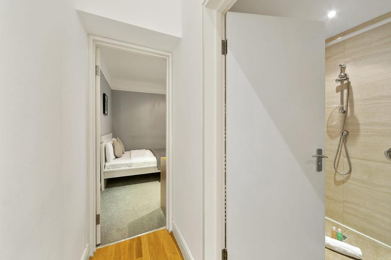 Chic & Contemporary 2 Bed Flat Sleeps 6 In Soho London