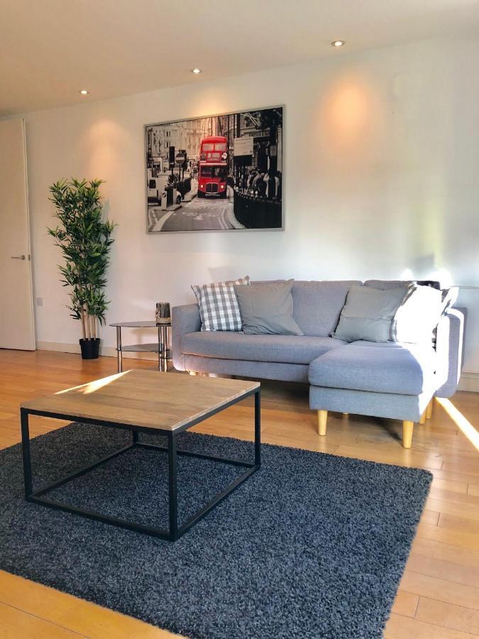 Tower Hill Apartment *