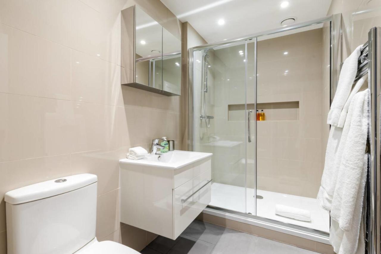 Cosy 4 Bed Apt In Central Sleeps 8 London