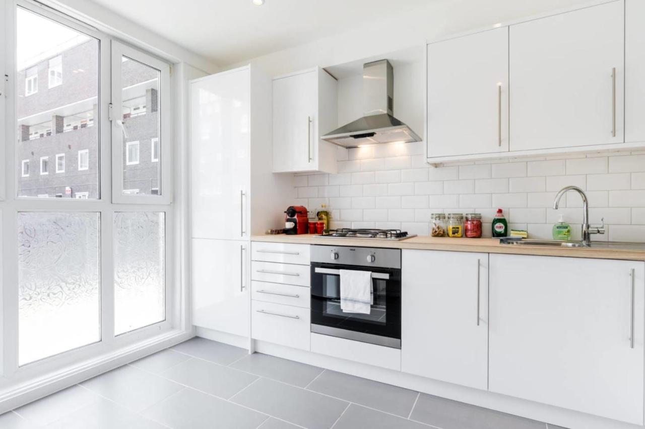 Cosy 4 Bed Apt In Central Sleeps 8 * London