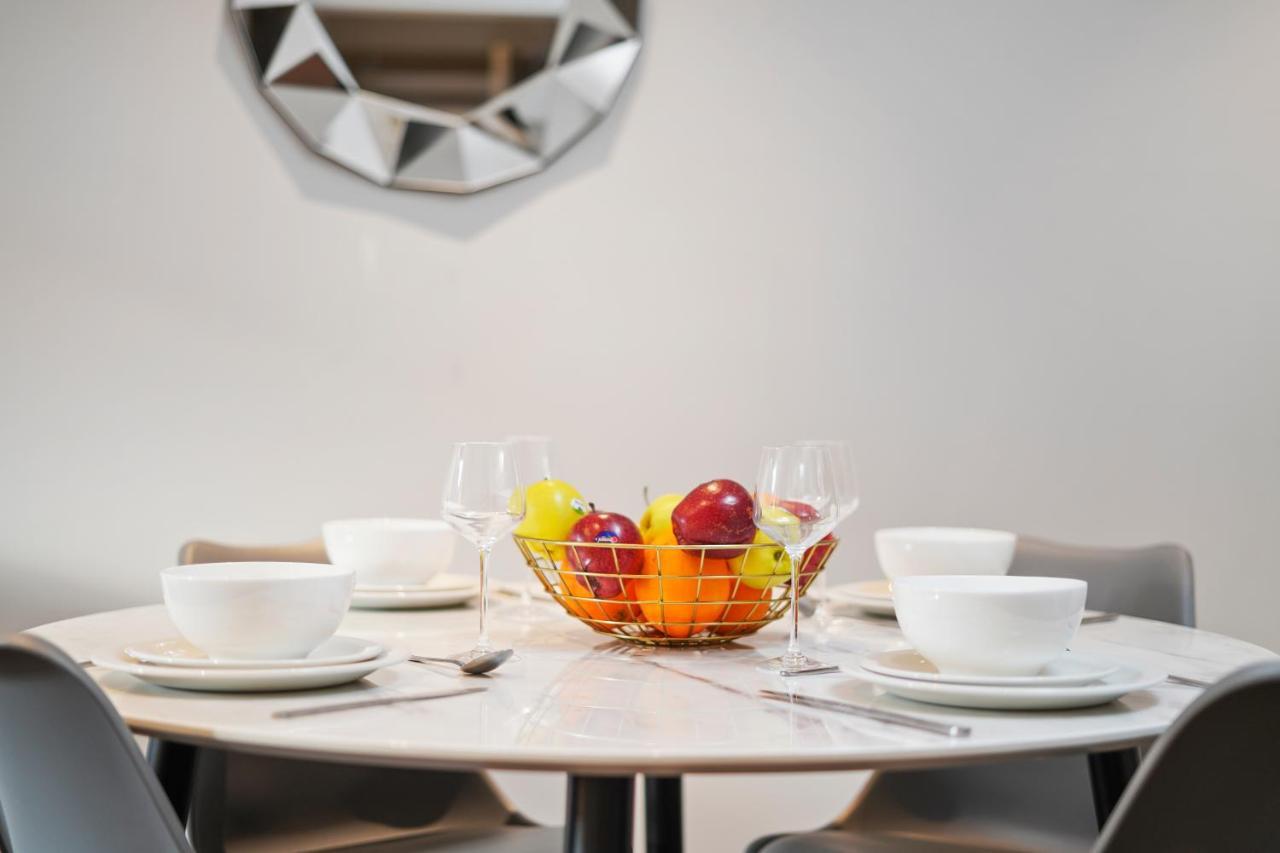 2 Bed Lux Near Free Wifi By Aparts Apartment London
