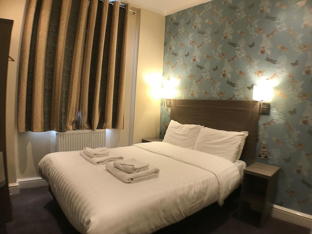 Oyo Bakers Hotel 3*