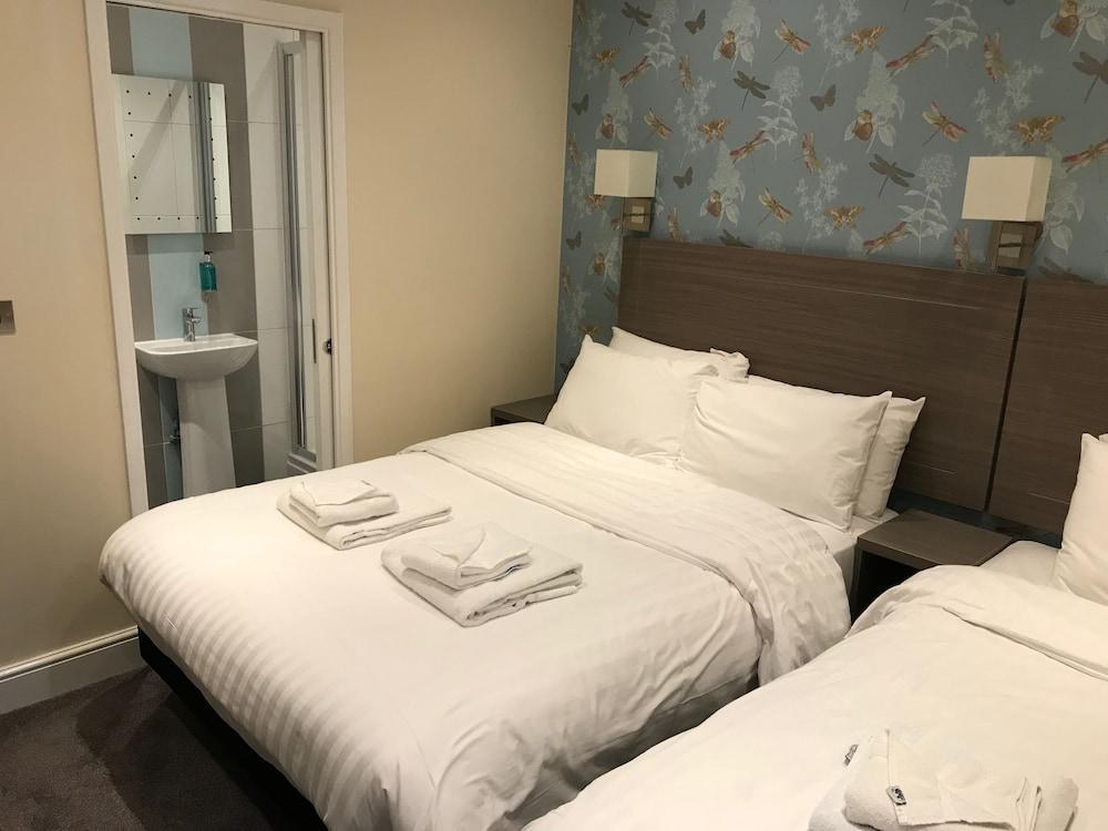 Hotel Oyo Bakers 3*