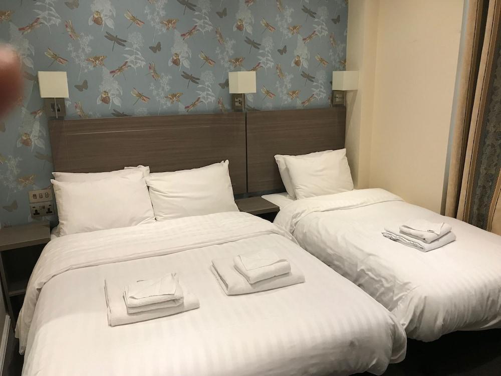 Oyo Bakers Hotel