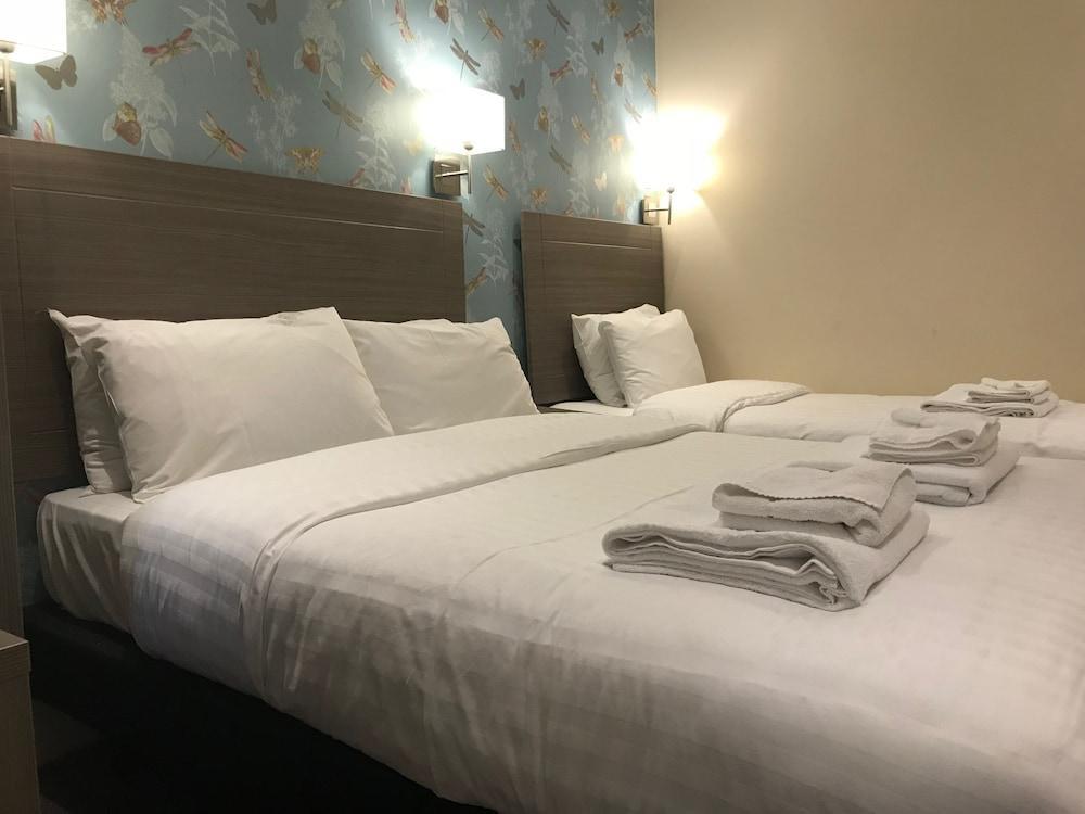 Hotel Oyo Bakers 3*