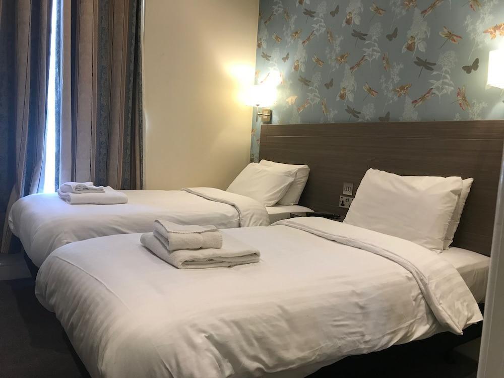 Oyo Bakers Hotel