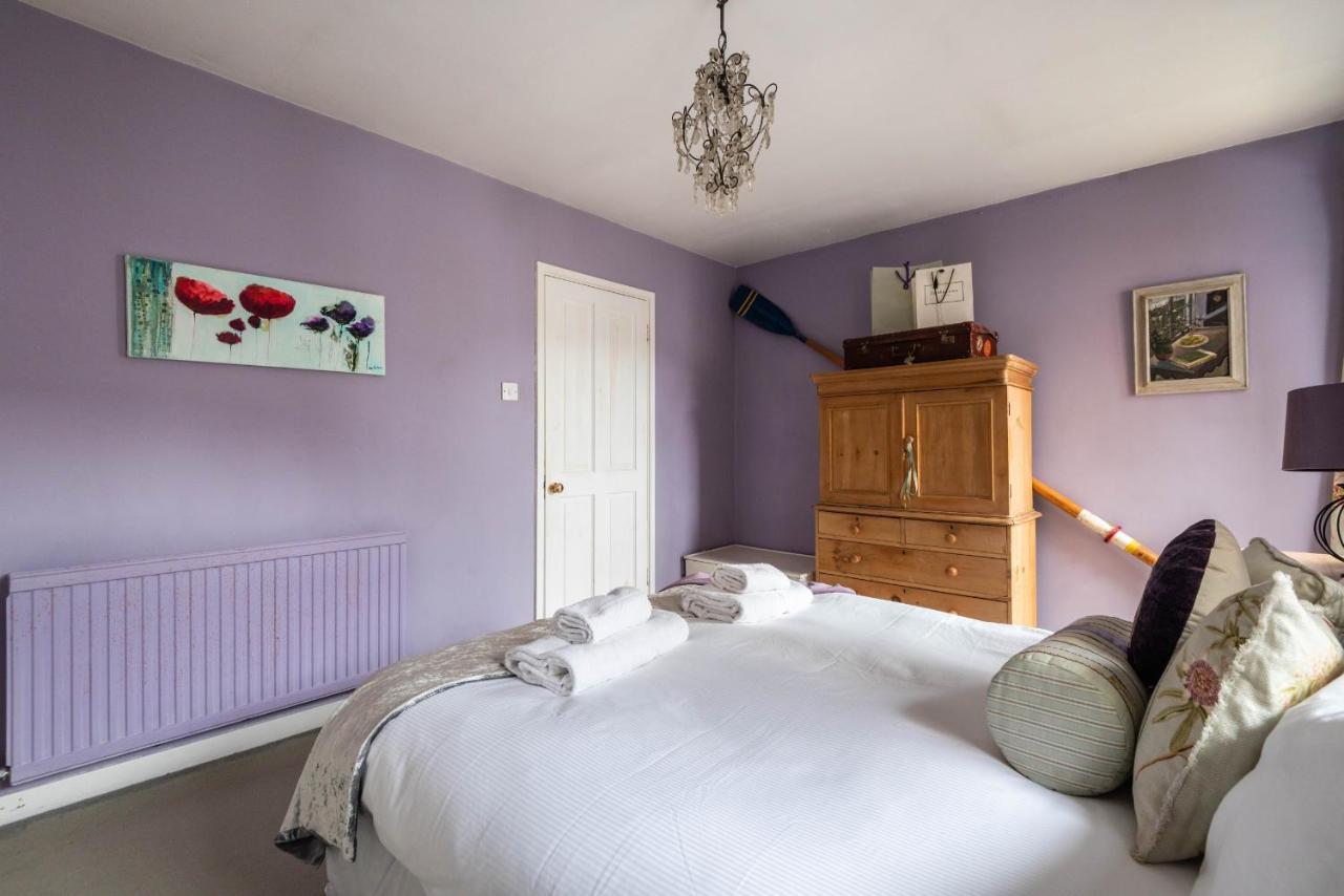 Charming Chiswick Near Ravenscourt Park By Underthedoormat Holiday home *