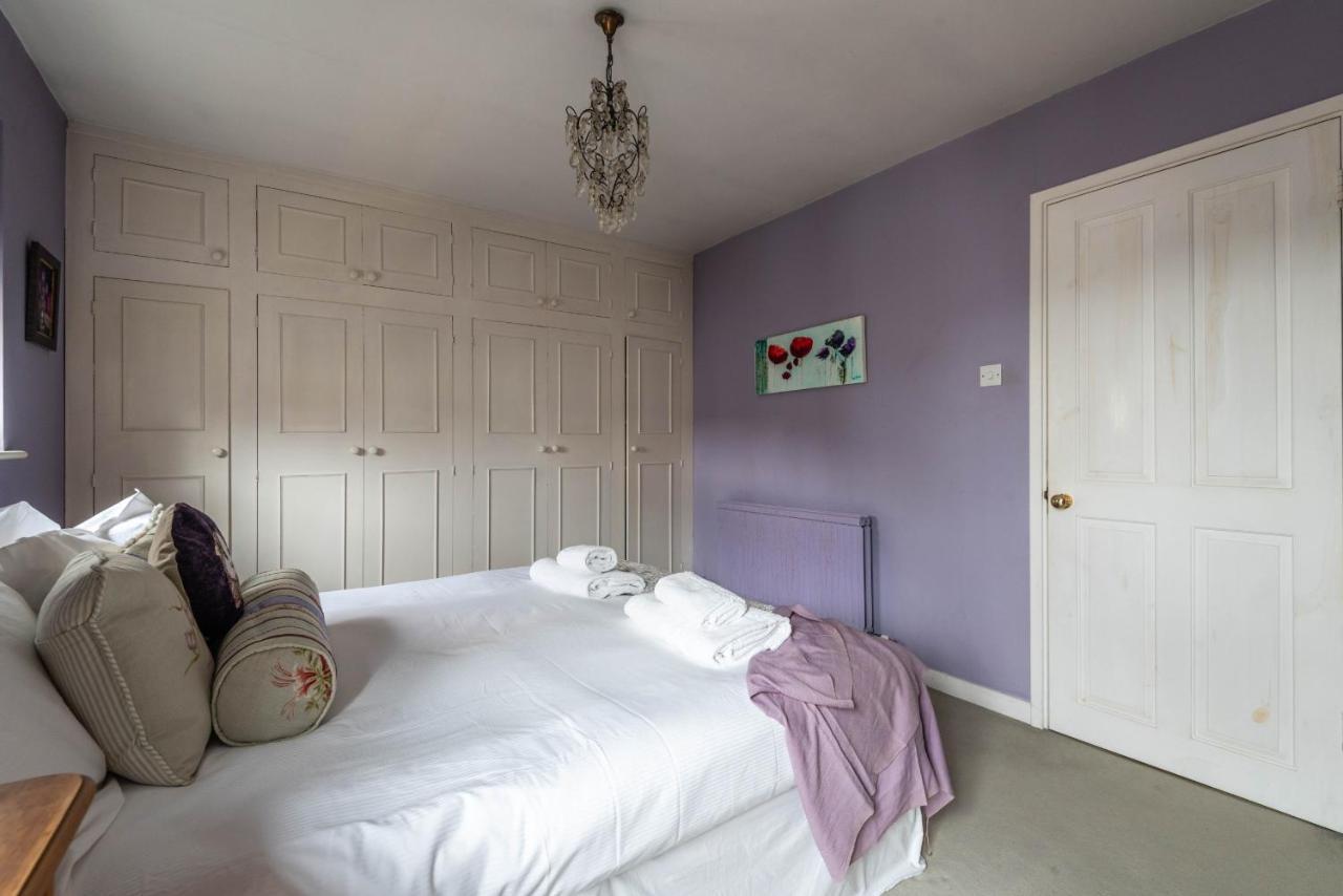 Charming Chiswick Near Ravenscourt Park By Underthedoormat London