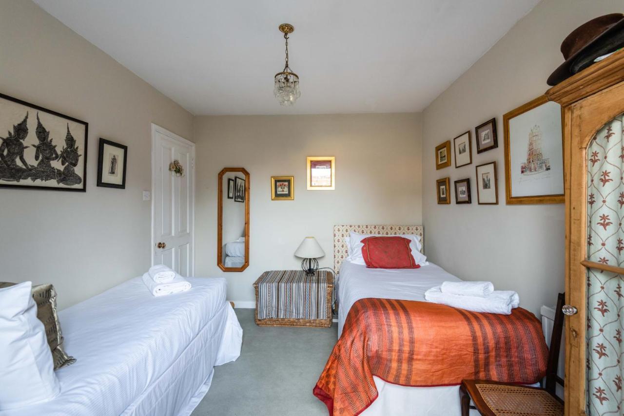 Charming Chiswick Near Ravenscourt Park By Underthedoormat