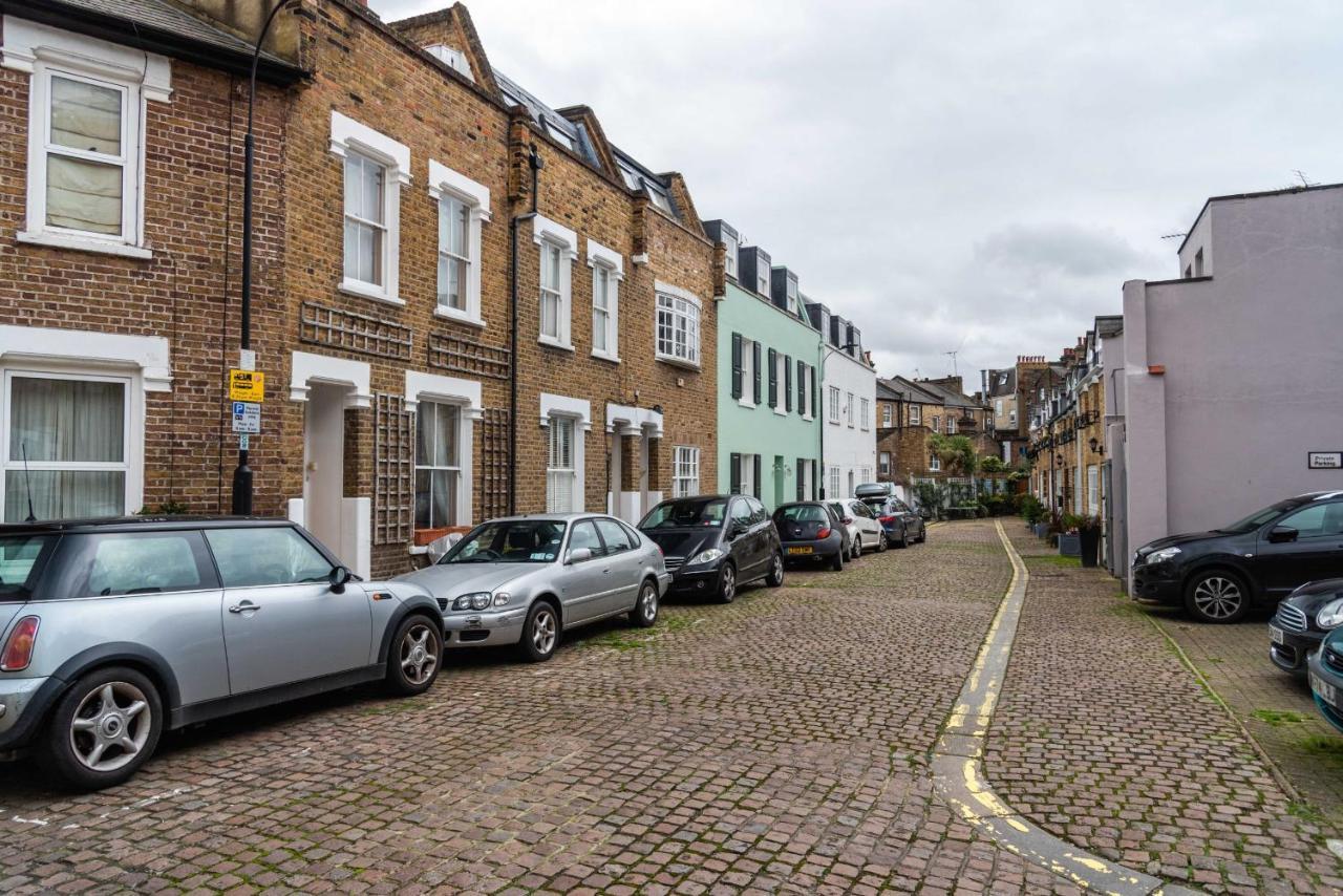 Charming Chiswick Near Ravenscourt Park By Underthedoormat Holiday home London