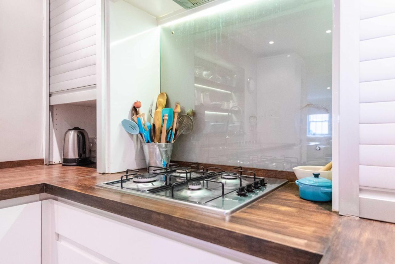 Charming Chiswick Near Ravenscourt Park By Underthedoormat Holiday home