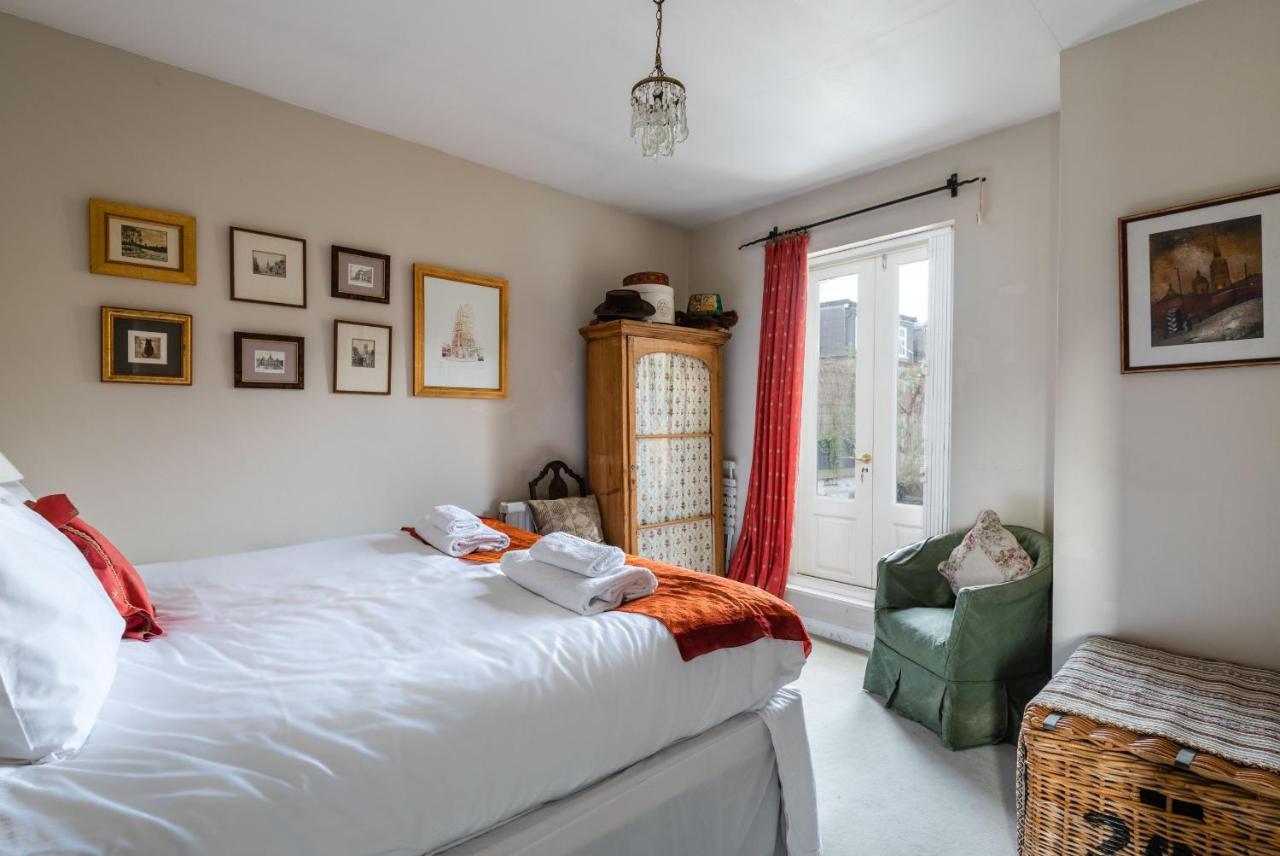 Charming Chiswick Near Ravenscourt Park By Underthedoormat Holiday home London
