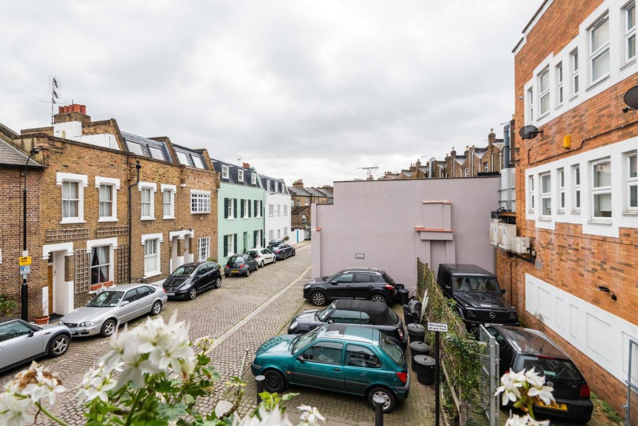 Charming Chiswick Near Ravenscourt Park By Underthedoormat London