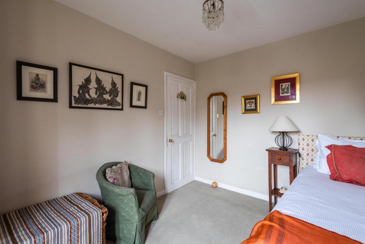Charming Chiswick Near Ravenscourt Park By Underthedoormat * London