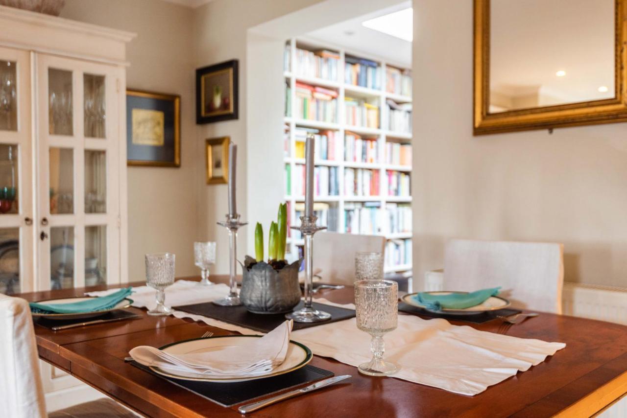 Charming Chiswick Near Ravenscourt Park By Underthedoormat Holiday home London