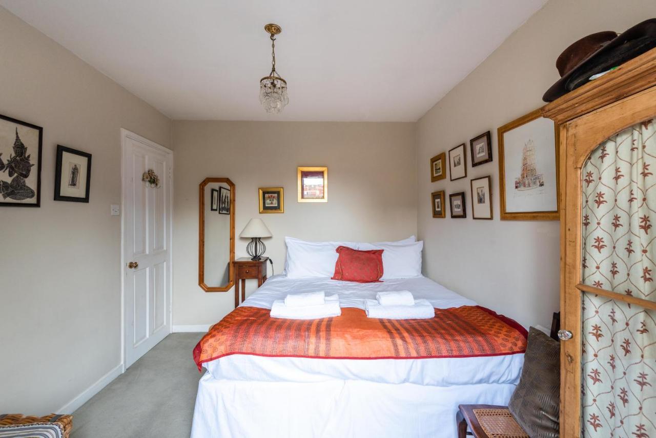 Charming Chiswick Near Ravenscourt Park By Underthedoormat *