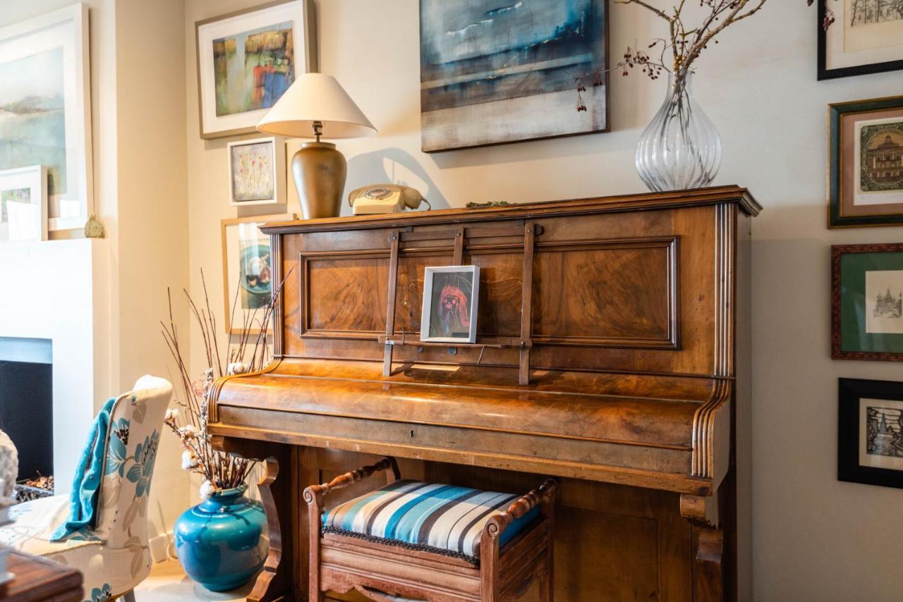 Charming Chiswick Near Ravenscourt Park By Underthedoormat Holiday home London