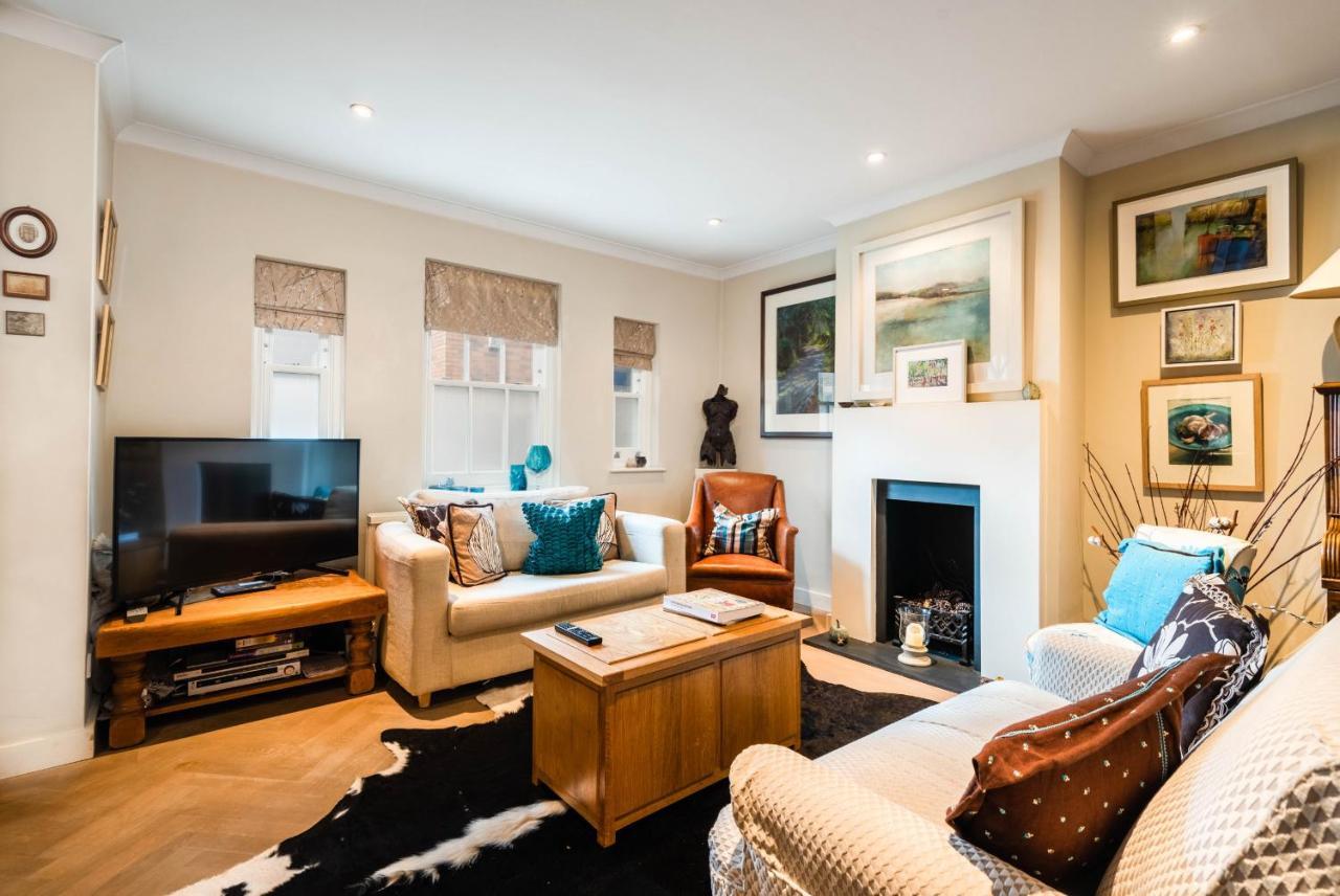 Charming Chiswick Near Ravenscourt Park By Underthedoormat Holiday home *