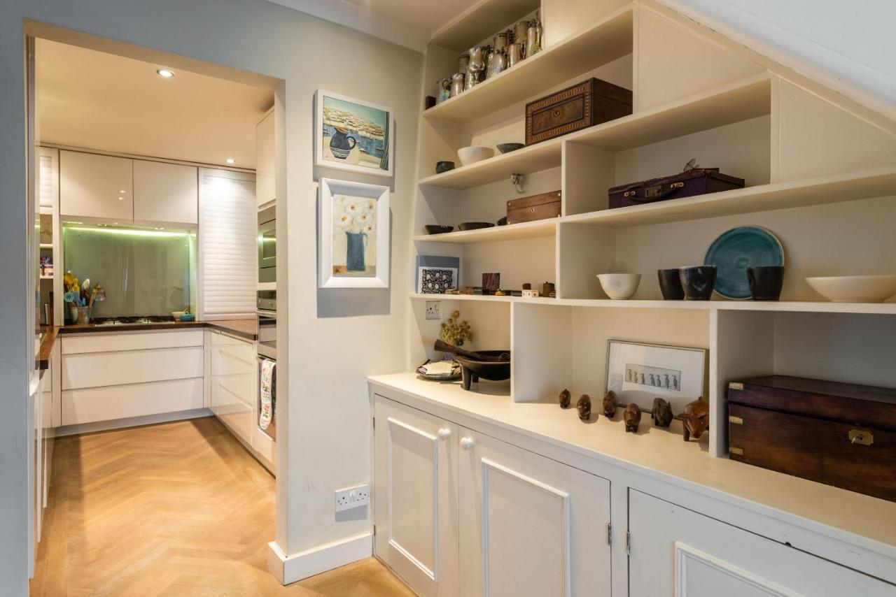 Charming Chiswick Near Ravenscourt Park By Underthedoormat Holiday home *